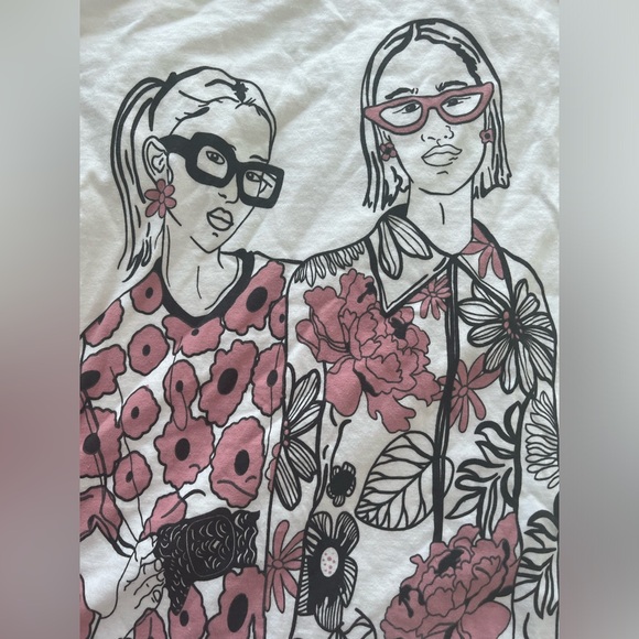 Cute graphic T size S - Picture 2 of 5